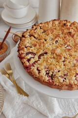 Canvas Print - High-angle shot of the delicious homemade crumble pie with berries on a round ceramic plate