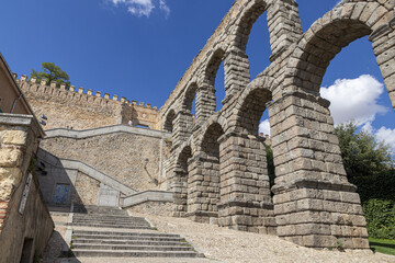 Wall Mural - City gate of Postigo del Consuelo and the Aqueduct of Segovia in Spai