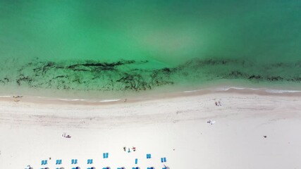 Fototapete - Overhead view of beach with white sand, emerald water, and beach chairs below. Ft Lauderdale Beach
