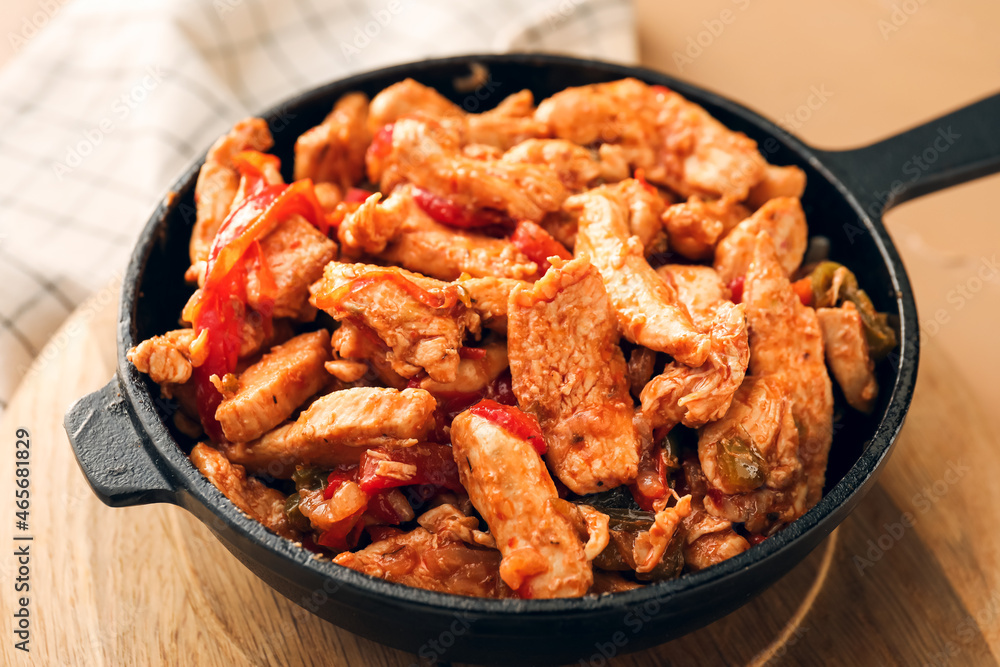 Frying pan with traditional Mexican Fajita on table, closeup