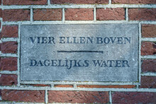 Vier Ellen Boven Dagelijks Water Een Tekst Op Een Gedenksteen, Schokland, Flevoland Province, The Netherlands
