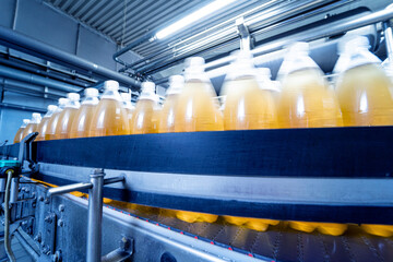 Poster - Conveyor belt with bottles for juice or water at a modern beverage plant