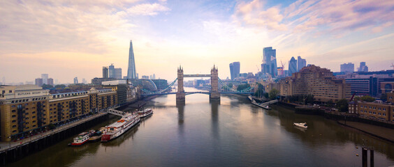 Fototapete - Aerial view of London and the River Thames