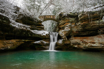 Canvas Print - Waterfall and bridge in Hocking Hills on a snowy winter day in the USA