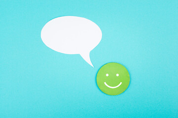 Wall Mural - Smiling face with a speech bubble, rating, positive feedback, customer experience, having a message, talking cloud, pink colored background, copy space for text