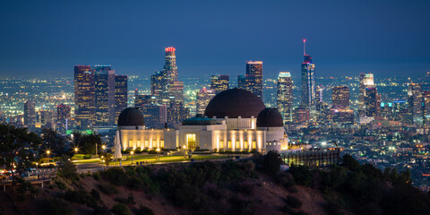 Fototapete - Griffith Observatory and Los Angeles city skyline at night