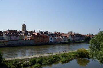 Wall Mural - Blick über die Donau zur Regensburger Altstadt