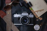 Fototapeta  - planowanie podróży aparat analog vintage