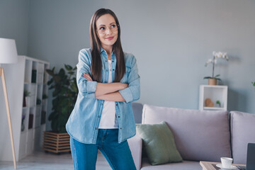 Poster - Portrait of attractive cheerful minded long-haired woman employee folded arms creating solution overthinking at home indoors