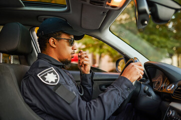 Wall Mural - Male police officer talking on a walkie-talkie