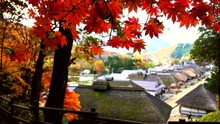 日本の秋の原風景　紅葉の名所福島県大内宿の美しい紅葉