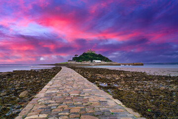 Canvas Print - St Michaels Mount at sunrise near Penzance in Cornwall. United Kingdom