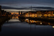Hafen in Husum in der Abenddämmerung mit schönen Lichtreflexen