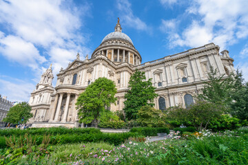 Canvas Print - St. Paul's cathedral on sunny day in London. England