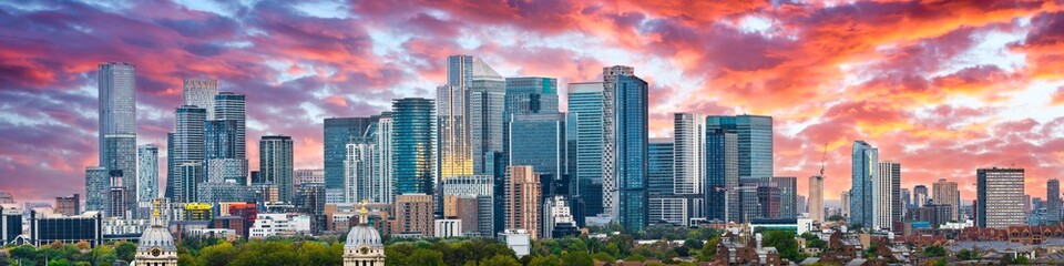  Canary wharf at sunrise in London. England