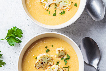 Canvas Print - Vegetarian cream cheese soup with cauliflower in white bowl. Healthy vegan food concept.