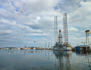 Sticker - Gass platform in the sea