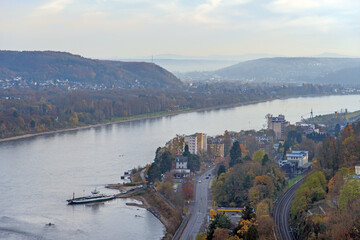 Wall Mural - Blick auf die Insel Nonnenwerth und das Siebengebirge