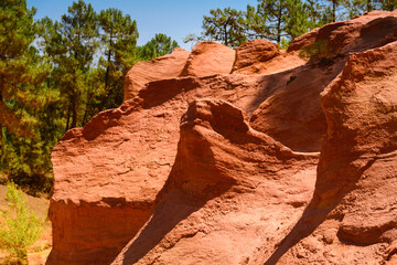 Wall Mural - Les Ocres de Roussillon, village de Roussillon, France