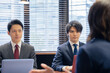 © rrice - オフィスでの会社面接採用試験シーン