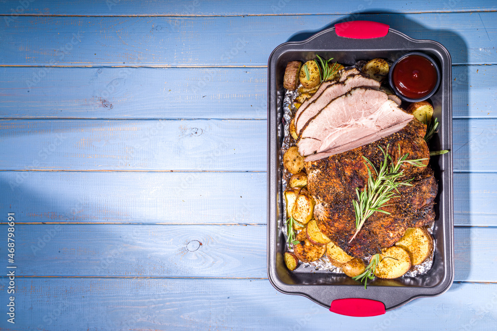 Foto De Stock Thanksgiving Dinner Table With New Traditional foto-de-stock-thanksgiving-dinner-table-with-new-traditional