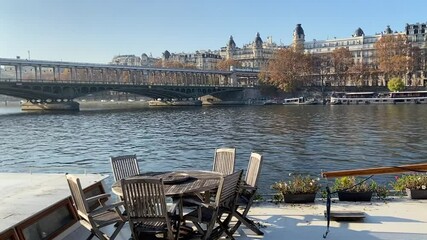 Sticker - Pont de Bir Hakeim vue depuis une péniche sur la Seine à Paris