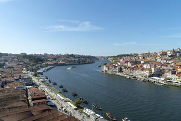 Sticker - Beautiful view of the river in the city on a sunny day