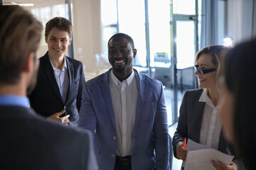 Fototapete - happy young businessman shaking hands with his business partner