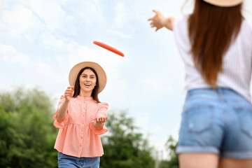 Poster - Beautiful young women playing frisbee outdoors