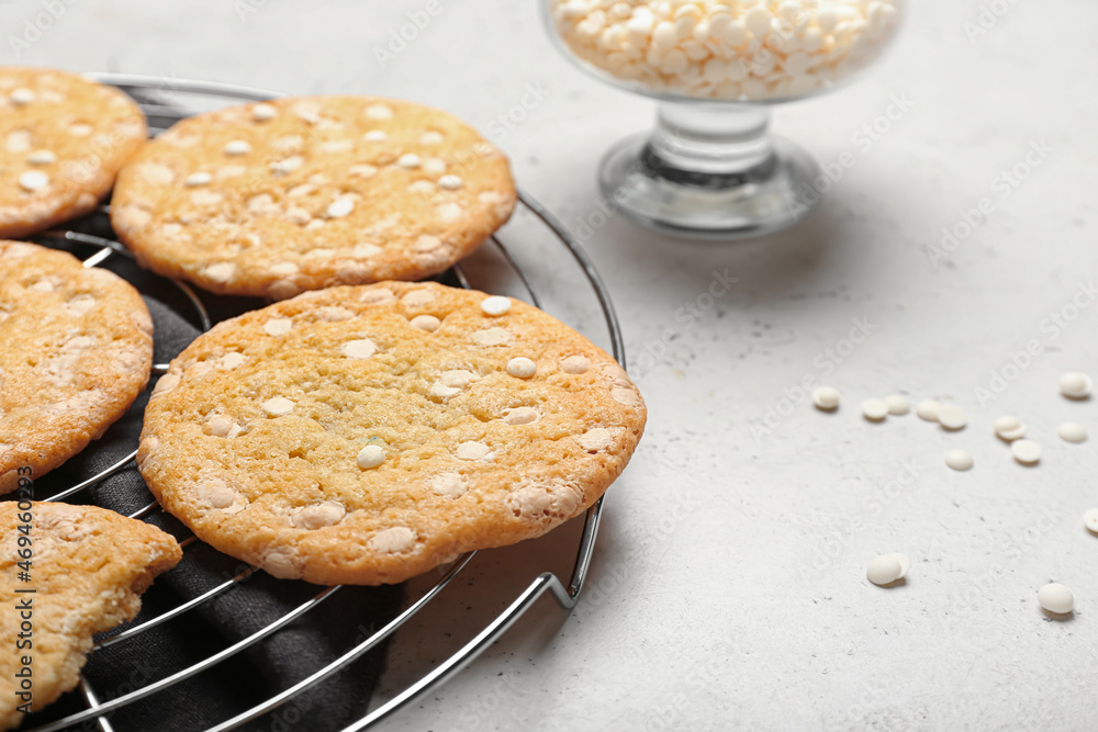 Grid with delicious chocolate cookies on light background, closeup