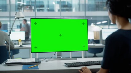 Leinwandbilder - Close Up Over the Shoulder Shot of a Businesswoman Working on Desktop Computer with Chroma Key Green Screen Mock Up Display. Digital Projects Manager Typing Data, Using Keyboard and Mouse.