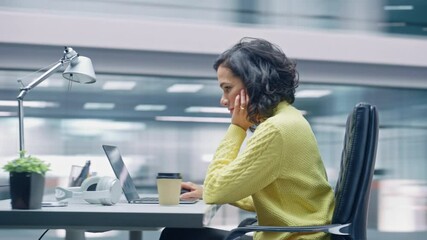 Poster - 360 Degree Time-Lapse Office: Productive Latin Businesswoman Sitting at Her Desk Working on a Laptop Computer. Smiling Successful Hispanic Woman working. Energetic Moving Around Tracking Shot