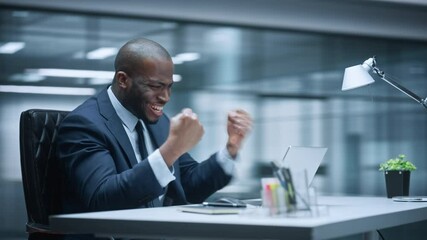 Poster - 360 Degree Office: Businessman Sitting at His Desk Works on Laptop, Emotionally Celebrates Success in e-Business Deal. Business Entrepreneur in a Suit App Smiles, Happy Victory. Tracking Around Shot