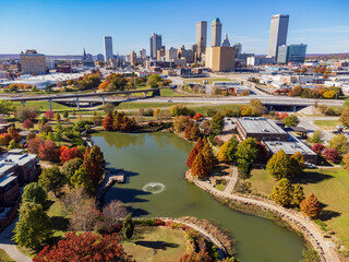 Canvas Print - Aerial view of the downtown cityscape and fall color of Veterans Park
