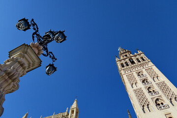 Sticker - La Giralda de Séville et lampadaire. Espagne.