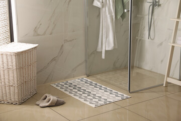 Canvas Print - Soft bath mat and slippers on floor in bathroom