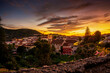 Angra do Heroísmo historyczne miasto stolica portugalskiej wyspy Terceira o zachodzie słońca, widok z lotu ptaka.