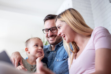 Poster - Happy family using laptop at home