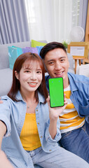 Sticker - couple shows green screen mobile