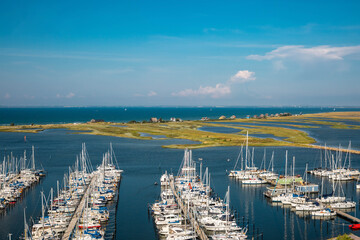 Aussicht auf den Yachthafen und das Naturschutzgebiet Graswarder in Heiligenhafen an der Ostsee