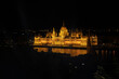 Parlamento di Budapest illuminato
