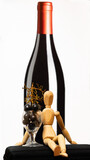 Fototapeta  - drewniana lalka, winogrona i butelka wina