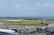 海沿いに立地する沖縄那覇空港