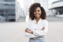 Young Businesswoman In A City Looking At Camera, African American Student Girl Portrait, Young Woman With Crossed Arms Smiling, People, Enjoy Life, Student Lifestyle, City Life, Business Concept