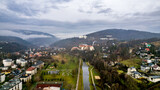 Fototapeta Miasto - Wisła miasto w górach, Beskid Śląski późną jesienią, panorama z lotu ptaka. Dolina rzeki Wisły