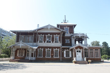 Wall Mural - Sukachyov's old wooden house in Irkutsk city, Russia. Museum-estate of V. P. Sukachev. Russian folk style in architecture. Irkutsk landmark, Irkutsk monument. Ornamental windows with carved frames