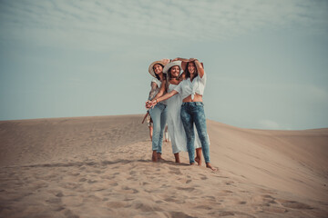 Wall Mural - mujeres amigas amistad