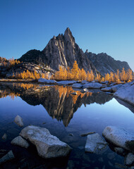 Poster - Washington State, Alpine Lakes Wilderness, Enchantment Lakes, Prusik Peak reflected in Gnome Tarn