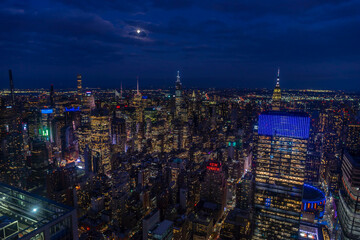 Wall Mural - New York City skyline aerial panorama view at night with Empire State Building, Times Square and skyscrapers of midtown Manhattan.