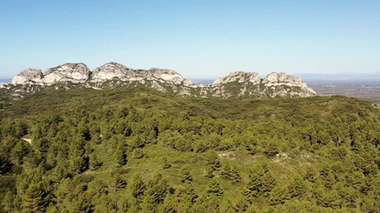 Sticker - survol du massif des Alpilles en Provence dans le sud de la France